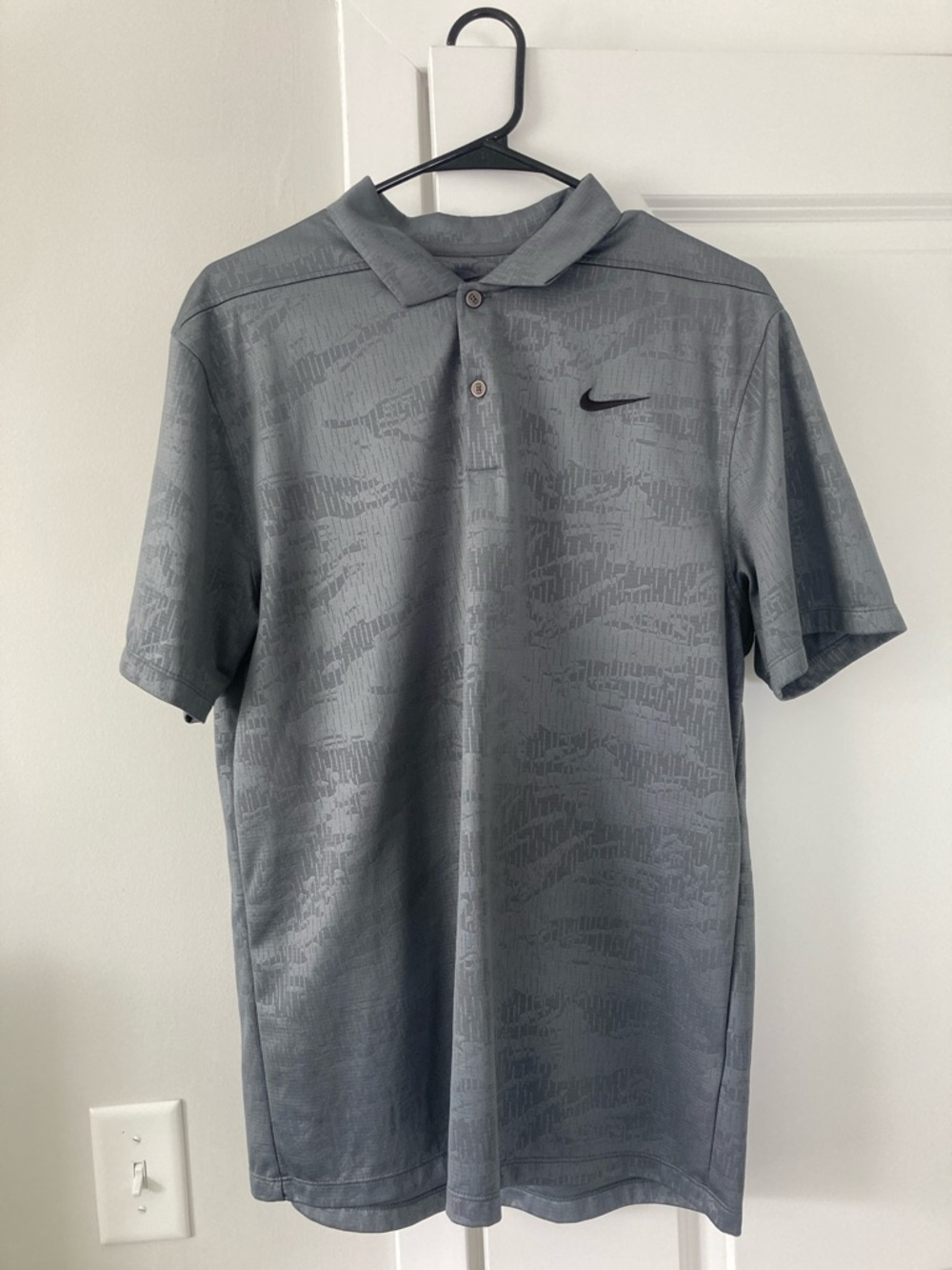 Nike Men’s Gray Textured Polo with Black Swoosh